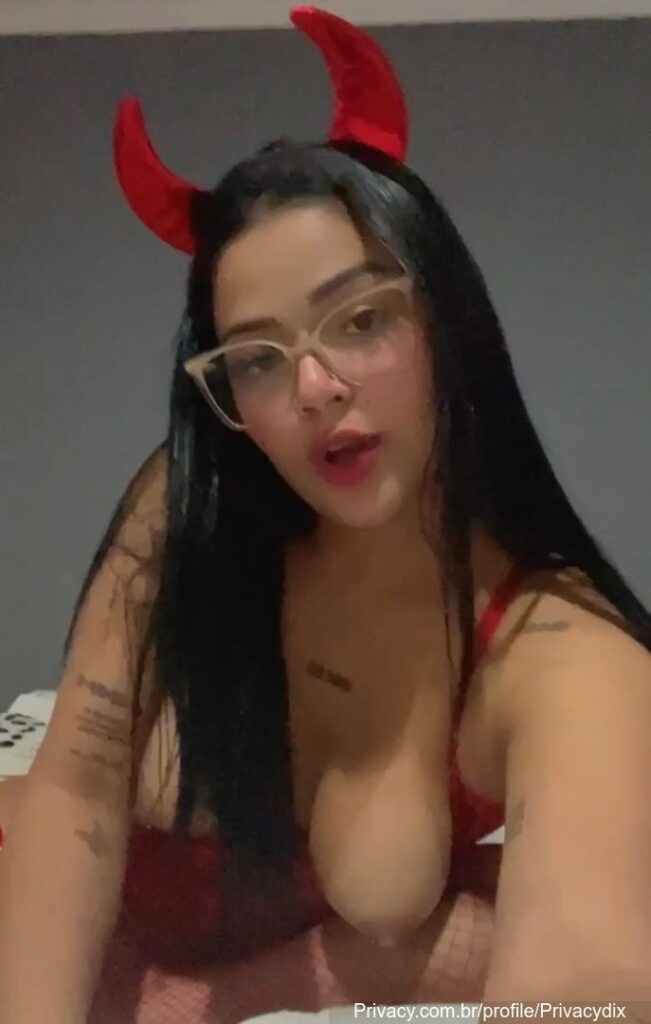 Dix Privacy dando a buceta molhada Dix Privacy dando a buceta molhada 1 651x1024